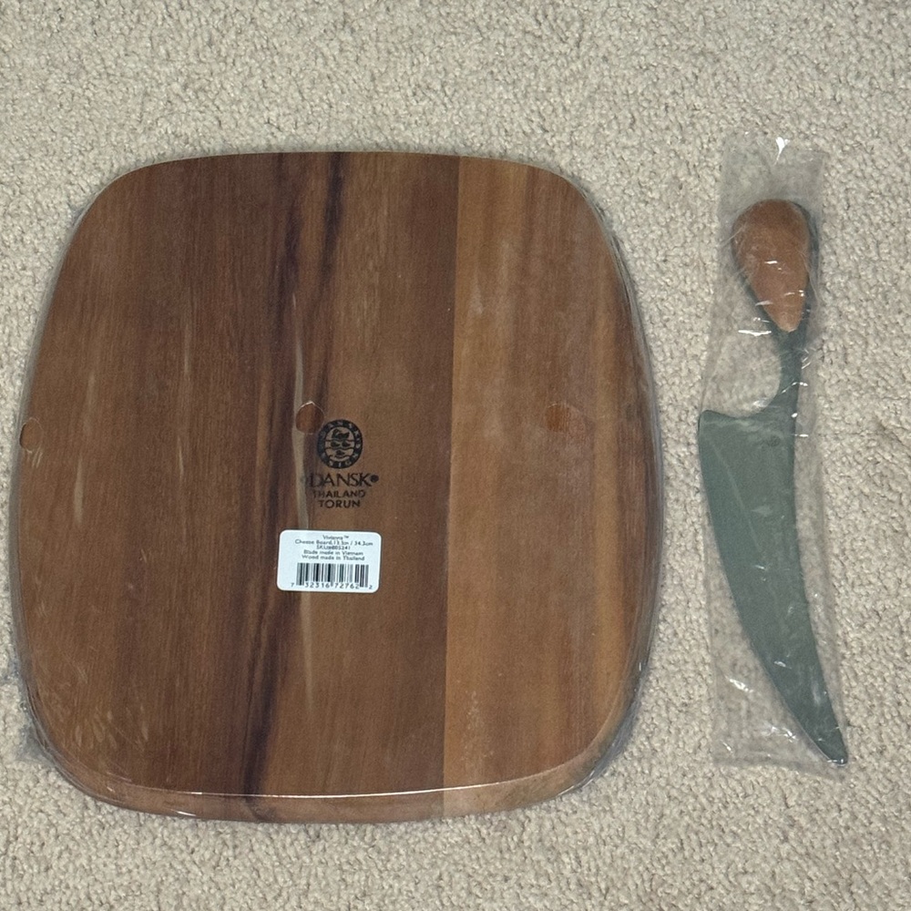 Dansk Cheese Cutting Board and Knife - Picture 3 of 4